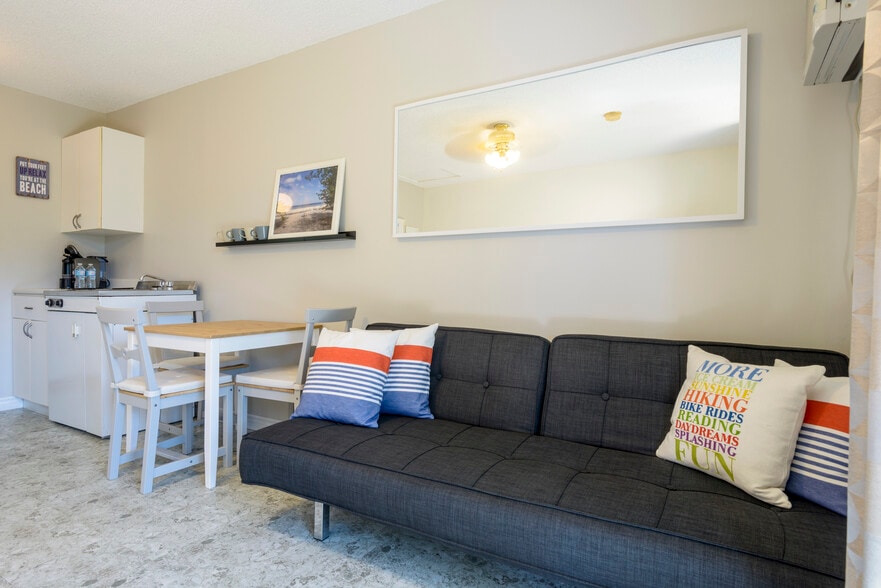 169 Mosley St, Wasaga Beach, ON à vendre - Photo intérieure – Image 2 sur 8