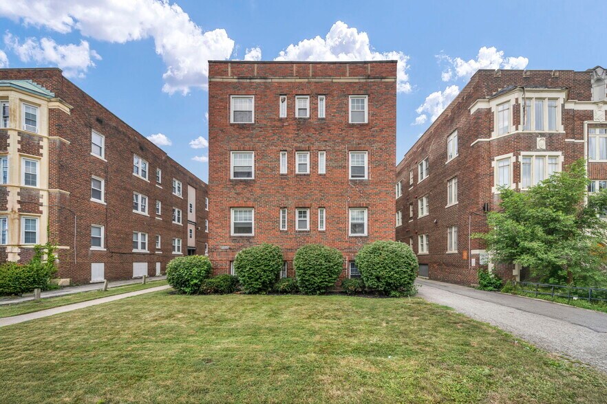 2932 S Moreland Blvd, Cleveland, OH à vendre - Photo de l’immeuble – Image 2 sur 22