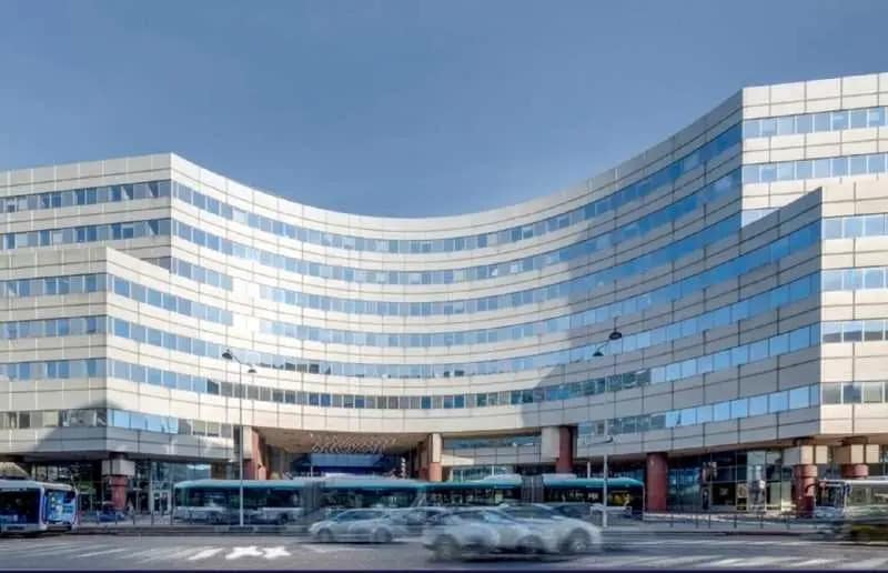 7-11 Place Des Cinq Martyrs Du Lycée Buffon, Paris à louer Photo de l’immeuble– Image 1 sur 16