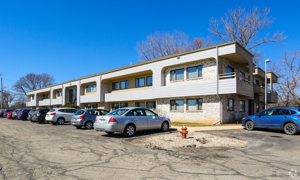 122 E Olin Ave, Madison, WI à louer - Photo principale – Image 1 sur 8