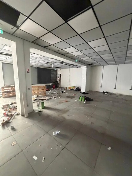 Local commercial dans Saint-Denis à louer - Photo intérieure – Image 2 sur 4