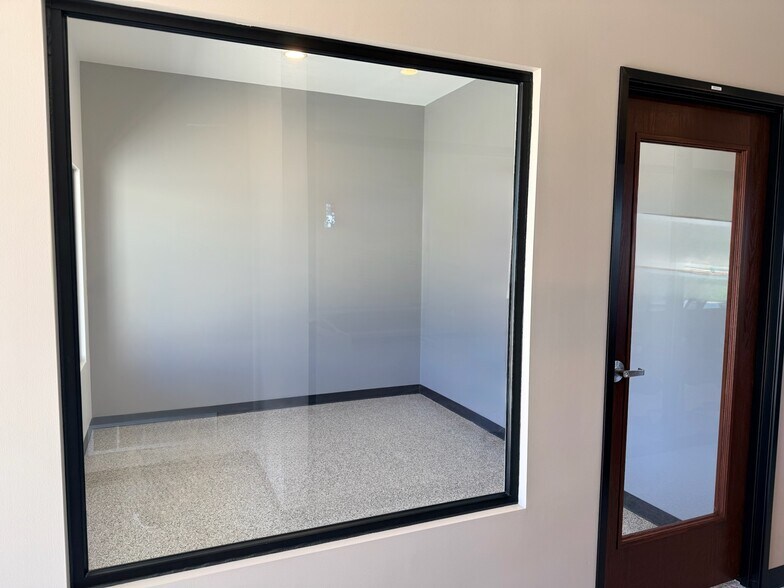 55800 New Haven Rd, New Baltimore, MI à louer - Photo intérieure – Image 3 sur 9