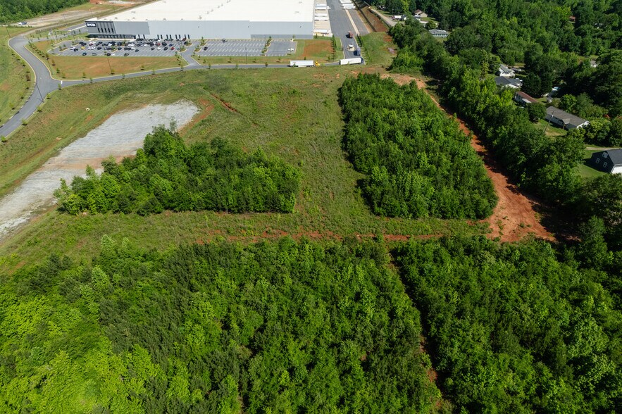 741 Distribution Way, Wellford, SC à vendre - Photo principale – Image 1 sur 2