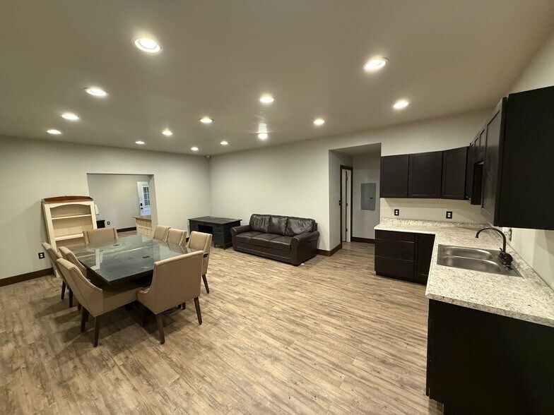 28 N Hickory St, Sapulpa, OK à louer - Photo de l’immeuble – Image 3 sur 5