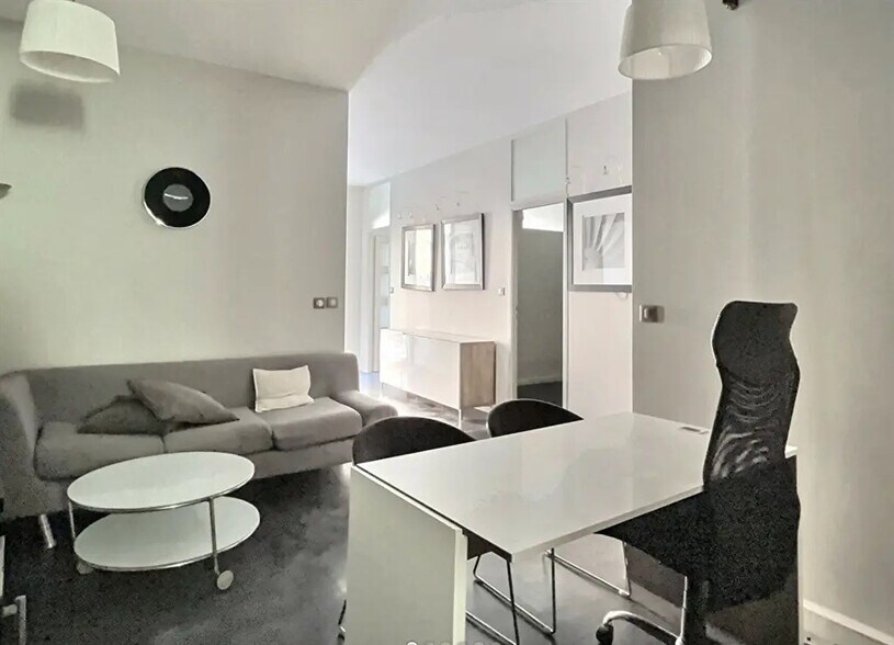Local commercial dans Paris à louer - Photo de l’immeuble – Image 1 sur 5