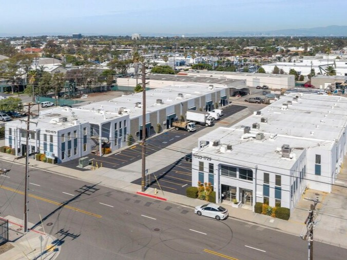 1653-1679 E 28th St, Signal Hill, CA à louer - Photo de l’immeuble – Image 3 sur 7