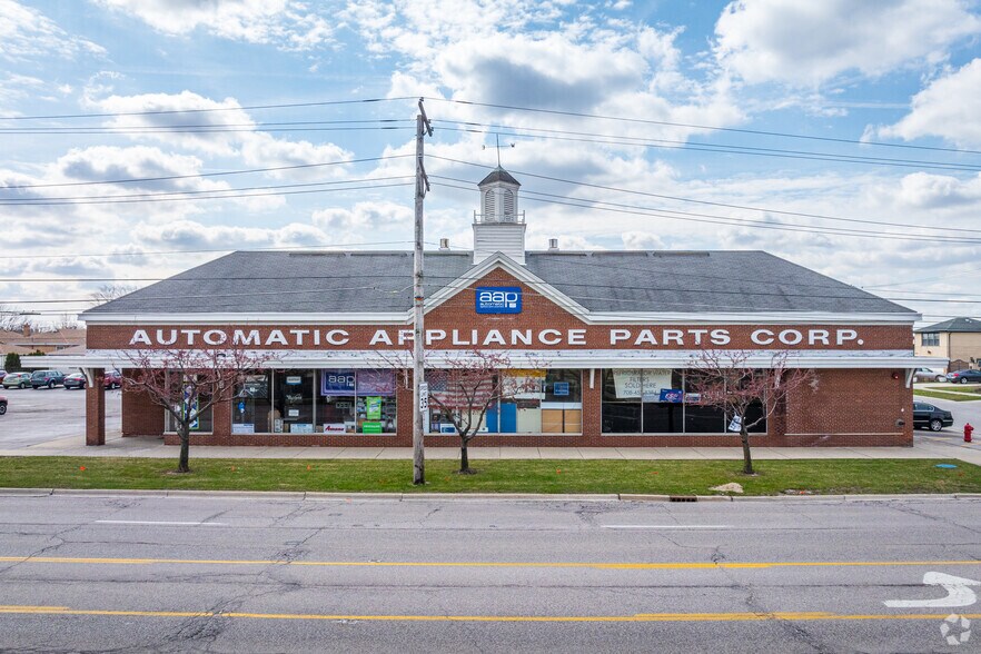 7757 Lawrence, Norridge, IL à louer - Photo de l’immeuble – Image 1 sur 14