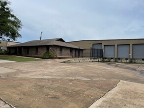 511 S 5th Ave, Mansfield, TX à louer Photo de l’immeuble– Image 1 sur 6