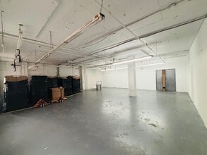 9090 Av Du Parc, Montréal, QC à louer Photo intérieure– Image 2 sur 4