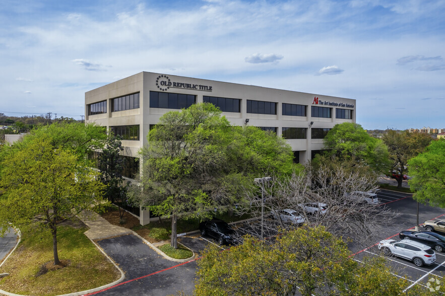 10000 W IH-10, San Antonio, TX à louer - Photo de l’immeuble – Image 1 sur 8