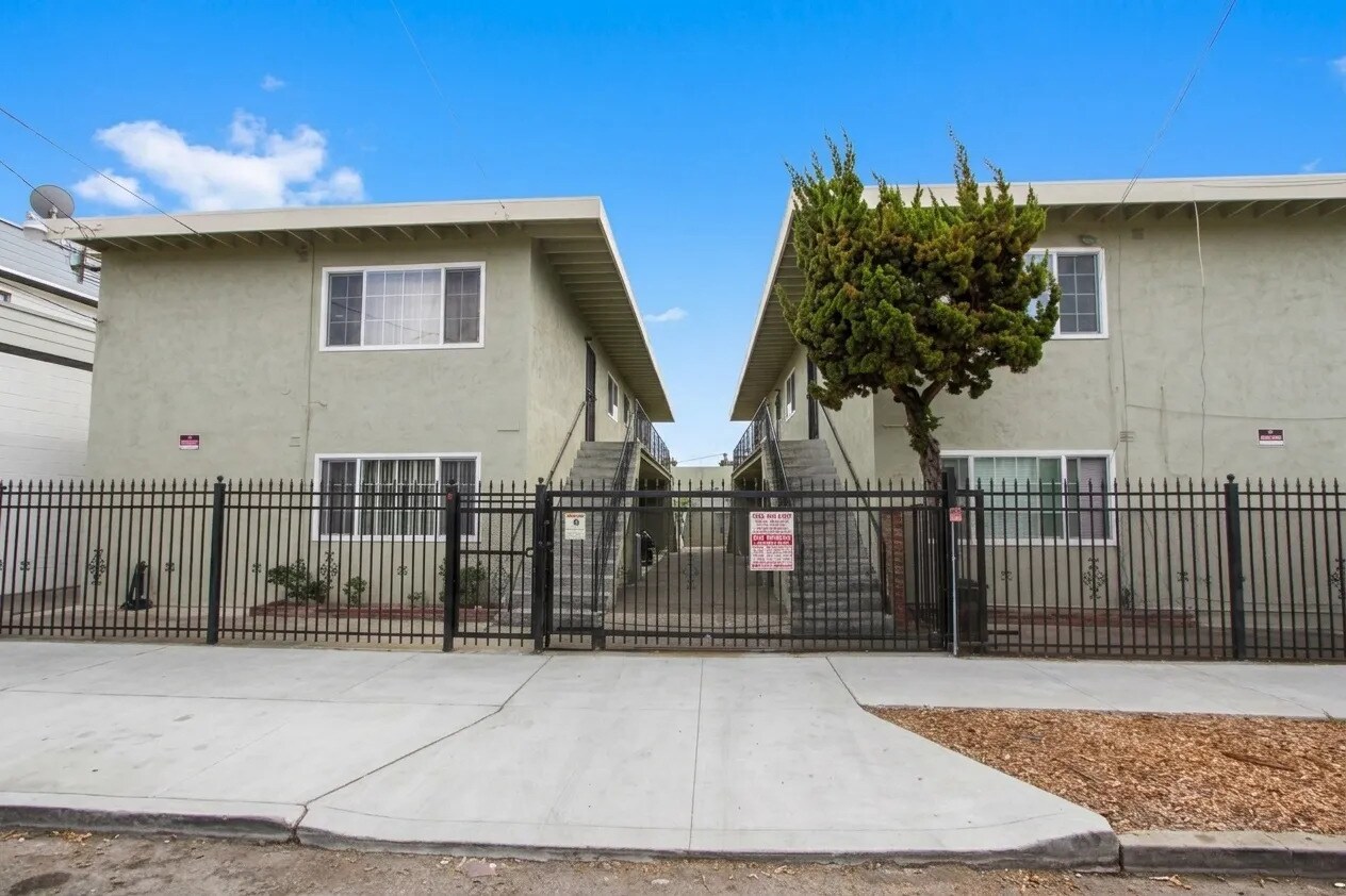 3057-3063 Blossom St, Oakland, CA à vendre Photo de l’immeuble– Image 1 sur 5