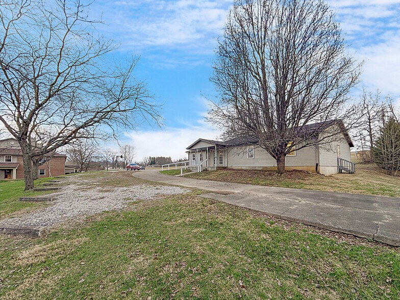 2625 Industrial Dr, Bedford, IN à vendre - Photo de l’immeuble – Image 2 sur 40