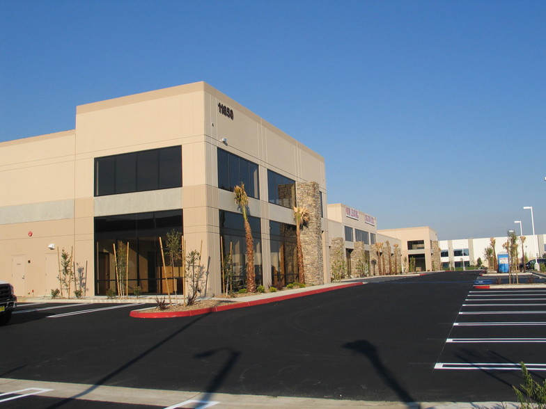 11650 Mission Park Dr, Rancho Cucamonga, CA à louer - Photo de l’immeuble – Image 2 sur 2