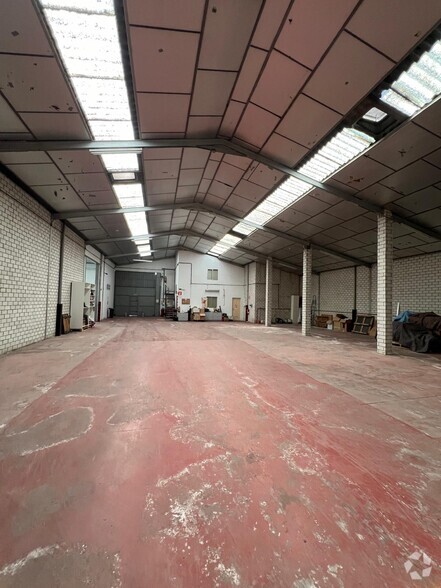 Industriel/Logistique dans San Fernando de Henares, Madrid à vendre - Photo de l’immeuble – Image 1 sur 8