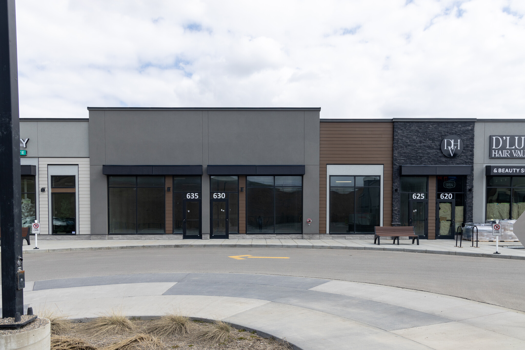 11877 Sarcee Trail NW, Calgary, AB à louer Photo de l’immeuble– Image 1 sur 2