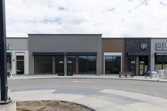 11877 Sarcee Trail NW, Calgary, AB à louer Photo de l’immeuble– Image 1 sur 2