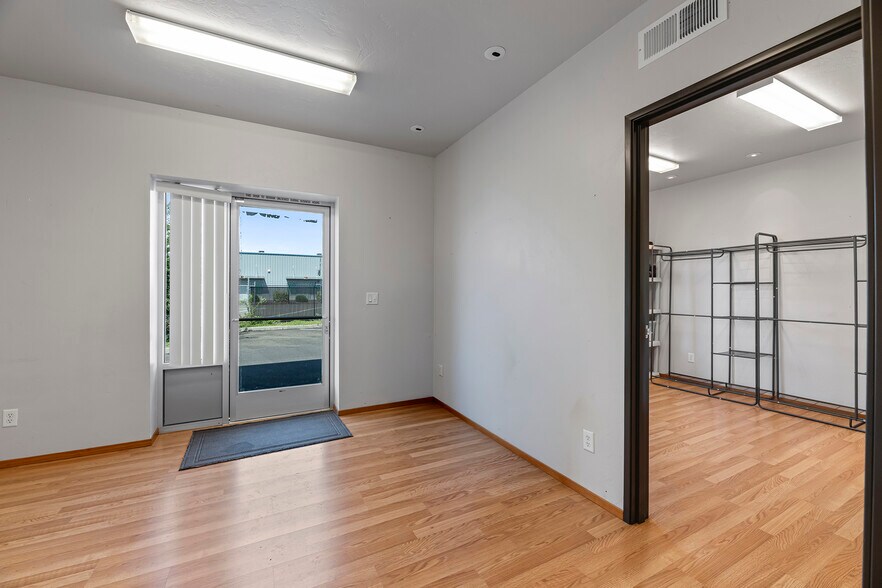 658 Dutton rd, Eagle Point, OR à vendre - Photo de l’immeuble – Image 3 sur 15