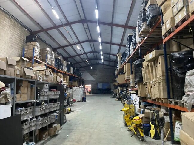 Plus de détails pour Local d'activités à louer