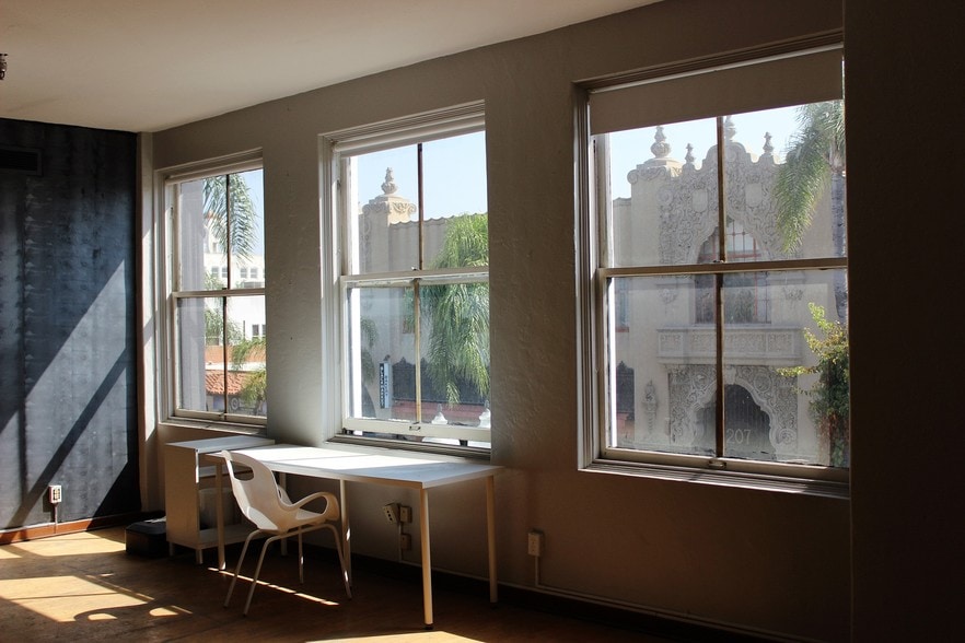 200-208 N Broadway, Santa Ana, CA à louer - Photo intérieure – Image 2 sur 17