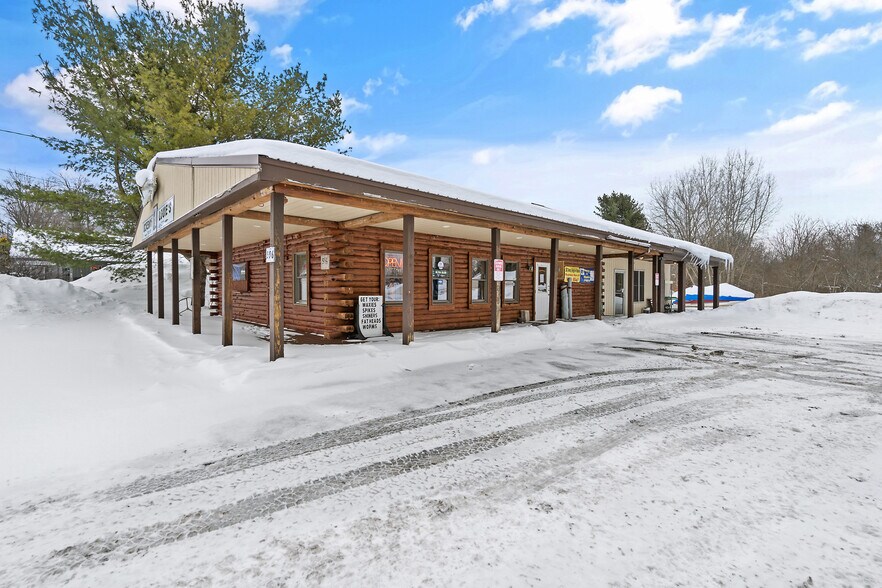 596 Main St, Sterling, NY à vendre - Photo de l’immeuble – Image 2 sur 56