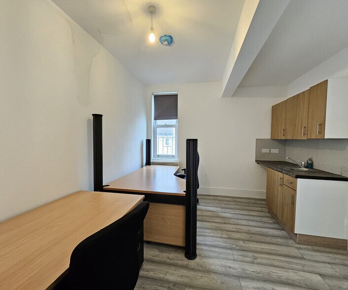 166 London Rd, Morden à louer - Photo intérieure – Image 3 sur 13