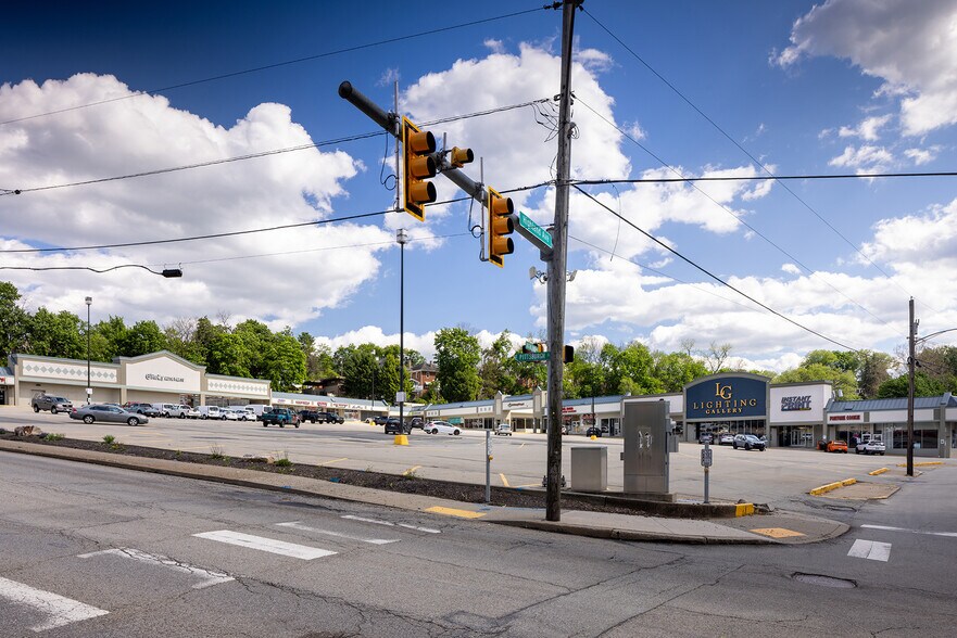 400 E Pittsburgh St, Greensburg, PA à louer - Photo de l’immeuble – Image 1 sur 11