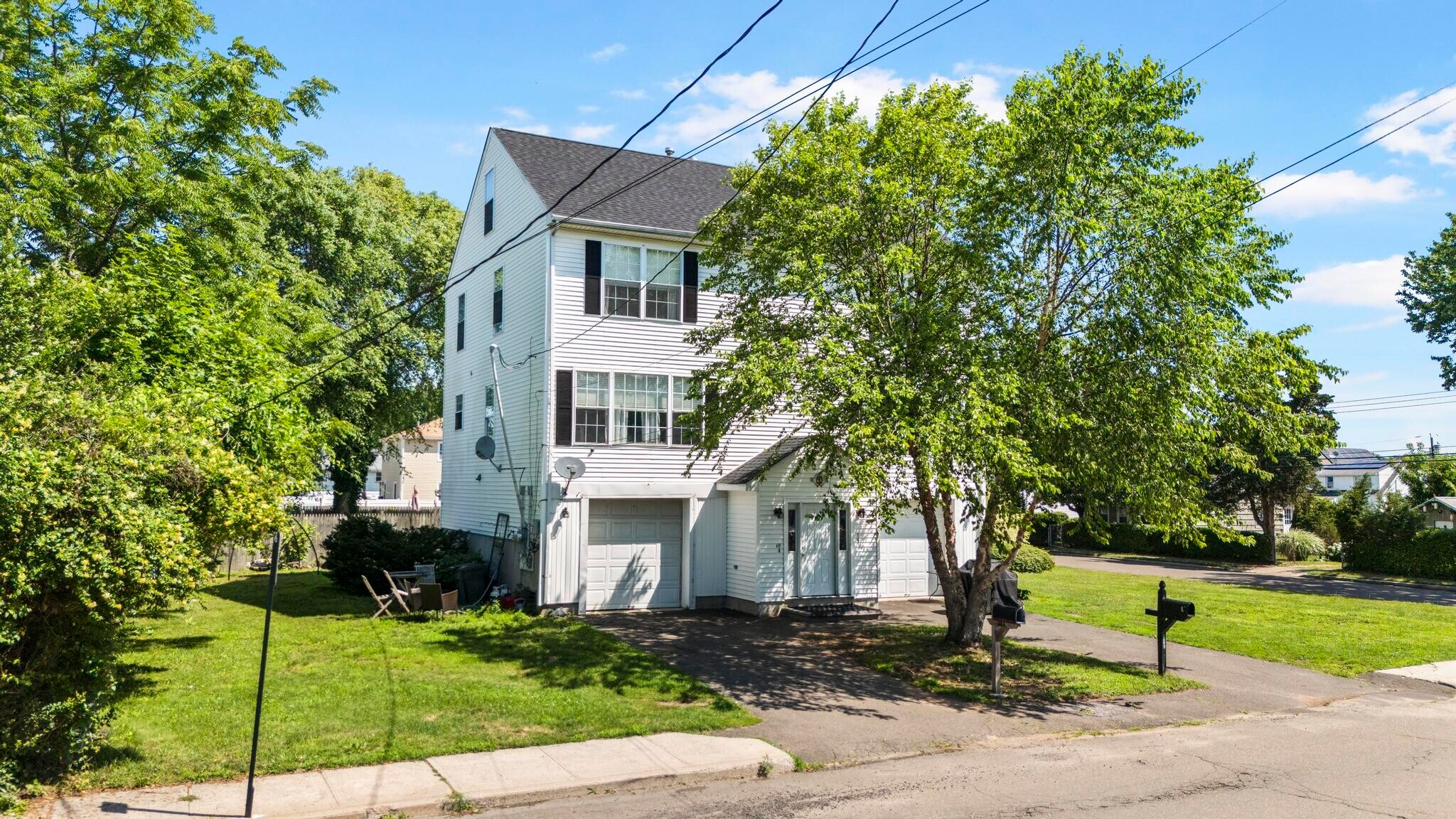 143 Bradford Ave, East Haven, CT à vendre Photo principale– Image 1 sur 6
