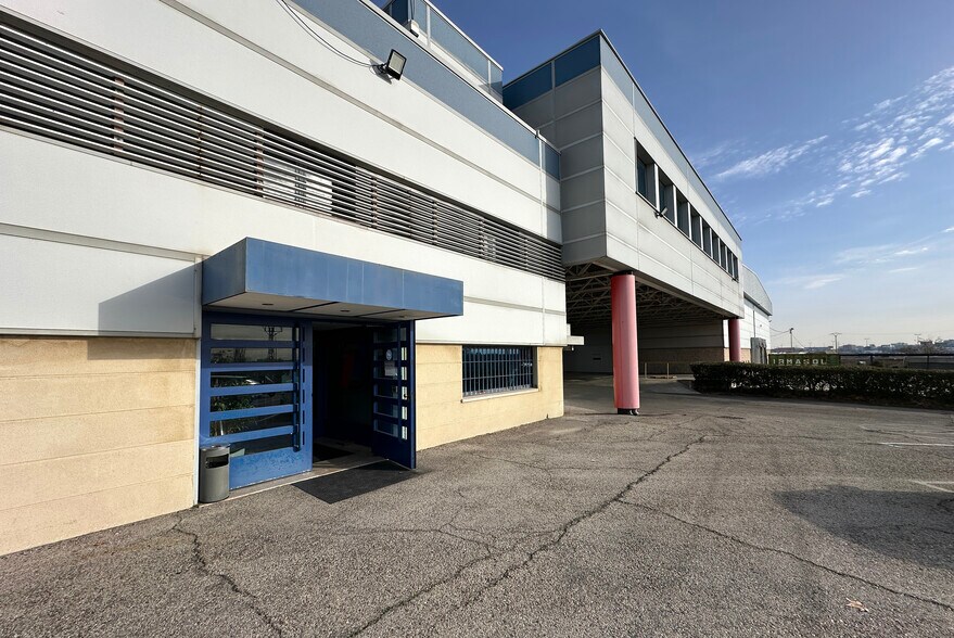 Industriel/Logistique dans Alcorcón, Madrid à vendre - Photo de l’immeuble – Image 2 sur 55
