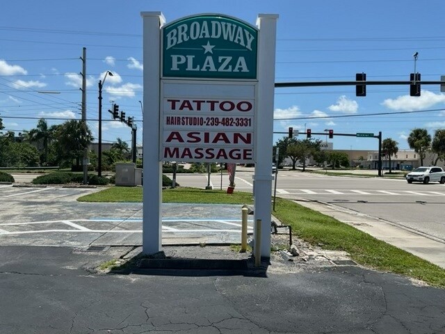 3937-3957 Broadway Ave, Fort Myers, FL à vendre - Photo de l’immeuble – Image 2 sur 41