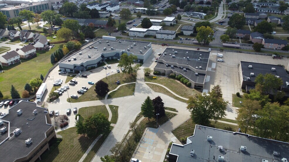 31601 Research Park Dr, Madison Heights, MI à vendre - Photo de l’immeuble – Image 2 sur 4
