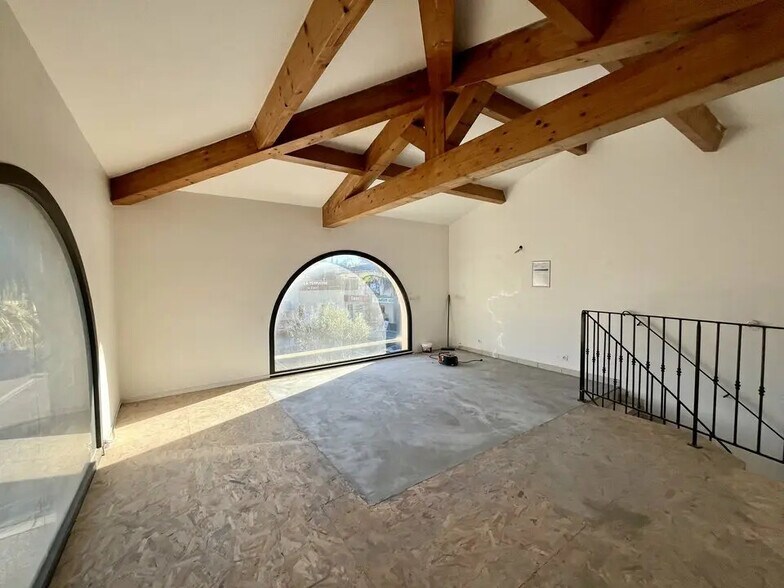 Local commercial dans Ollioules à louer - Photo de l’immeuble – Image 3 sur 6