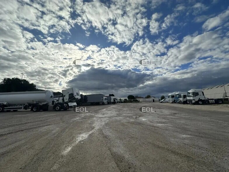 Local d’activités dans Vitrolles à louer - Photo de l’immeuble – Image 1 sur 2