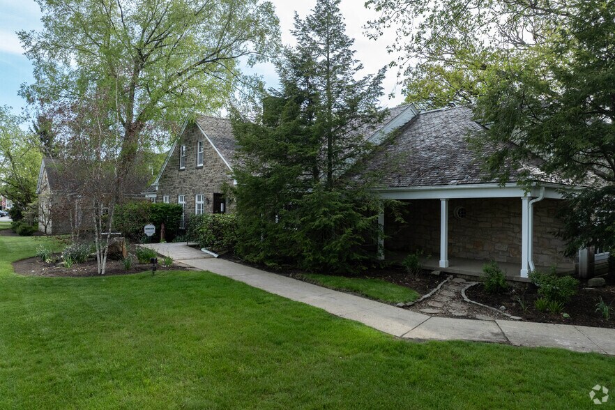 6240 Som Center Rd, Solon, OH à louer - Photo de l’immeuble – Image 2 sur 5