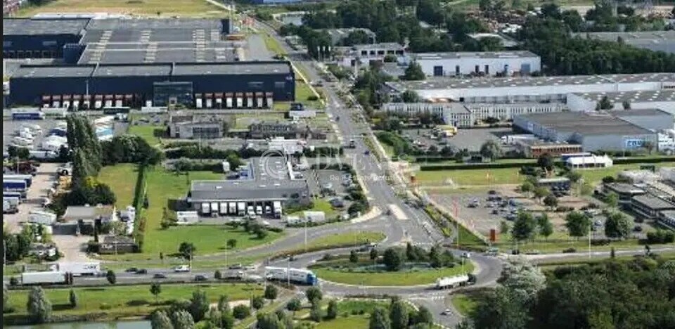 Local d'activités dans Saran à vendre - Photo de l’immeuble – Image 1 sur 5