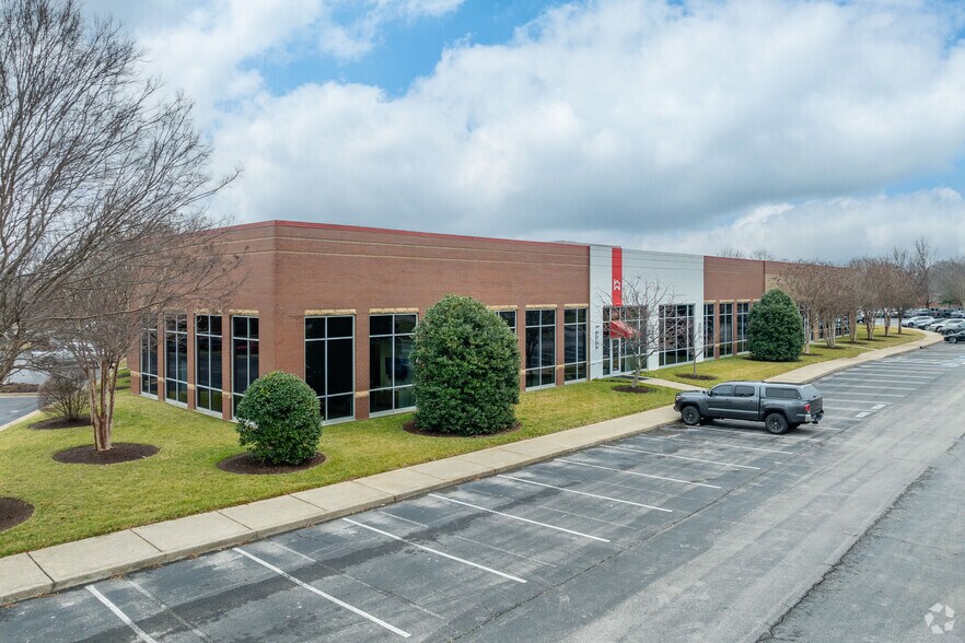 655 Grassmere Park Dr, Nashville, TN à vendre - Photo principale – Image 1 sur 8