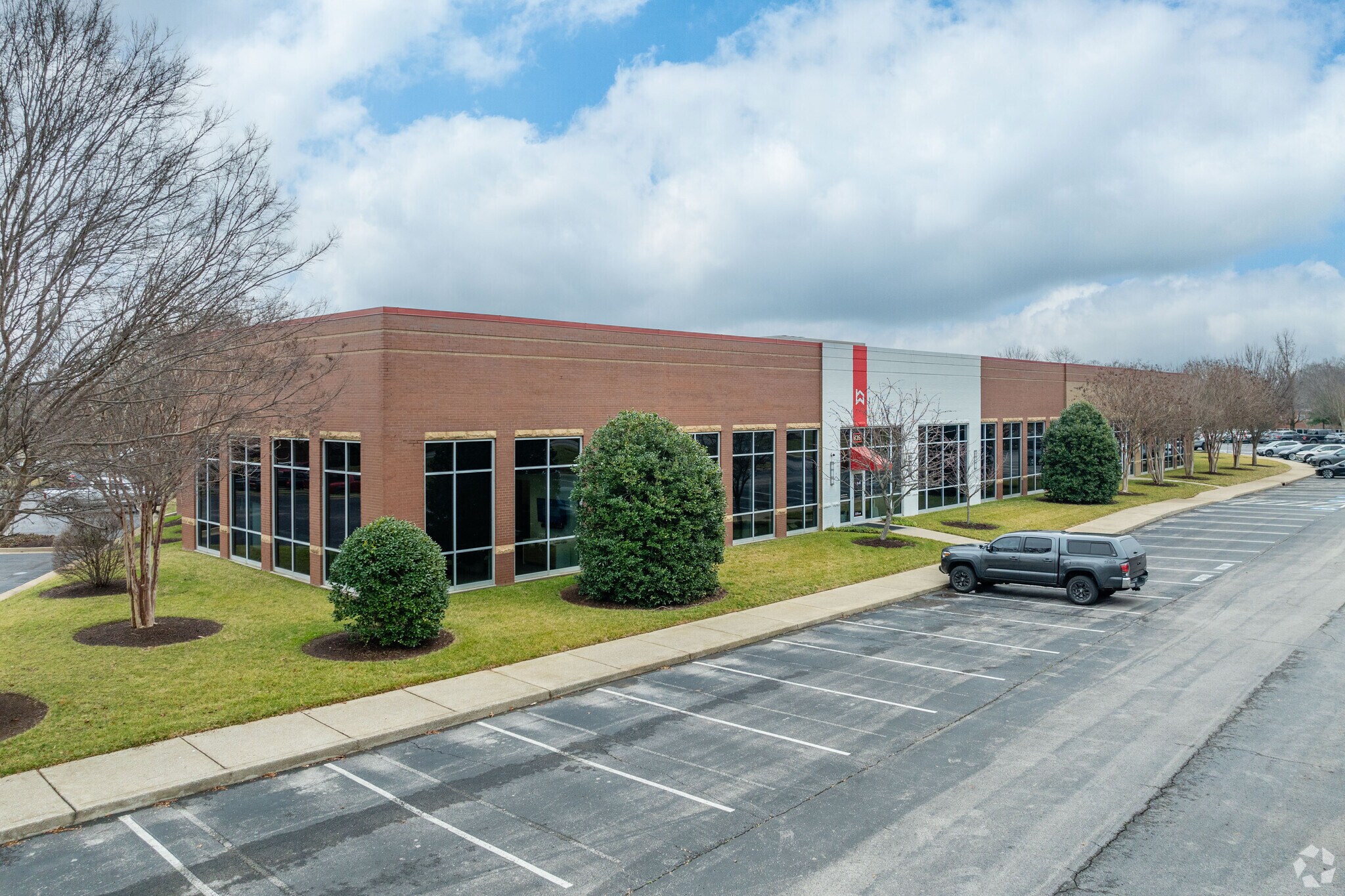 655 Grassmere Park Dr, Nashville, TN à vendre Photo principale– Image 1 sur 9