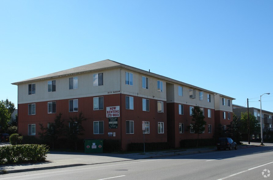 315 Barrow St, Anchorage, AK à louer - Photo de l’immeuble – Image 2 sur 2