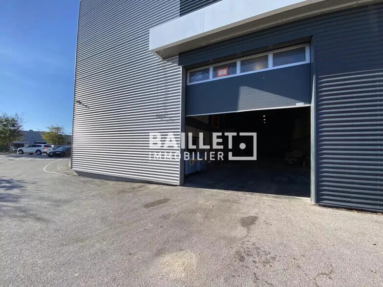 Local commercial dans Fréjus à louer - Photo de l’immeuble – Image 1 sur 8