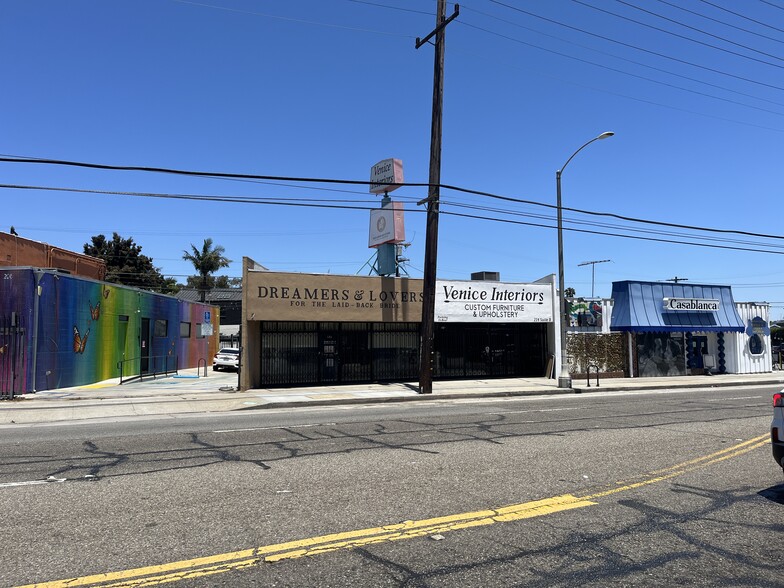 214 Lincoln Blvd, Venice, CA à louer - Photo de l’immeuble – Image 1 sur 5