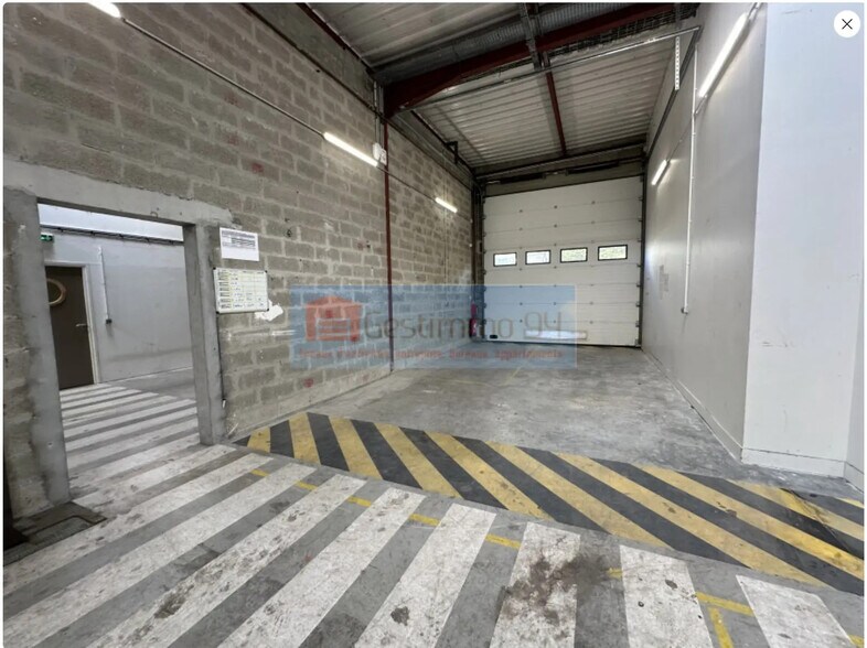 Local d’activités dans Neuilly-sur-Marne à louer - Photo de l’immeuble – Image 3 sur 10