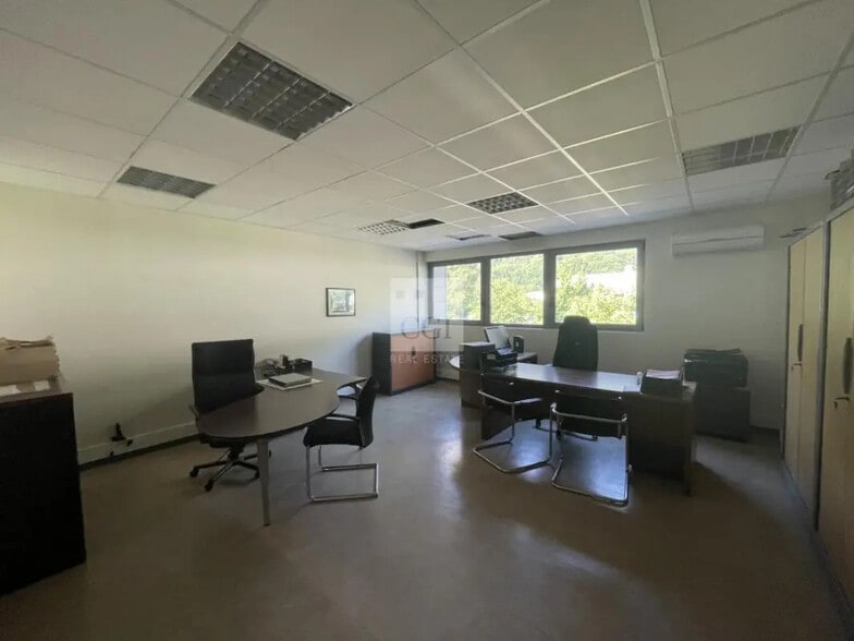 Local d’activités dans Veurey-Voroize à louer - Photo intérieure – Image 3 sur 4