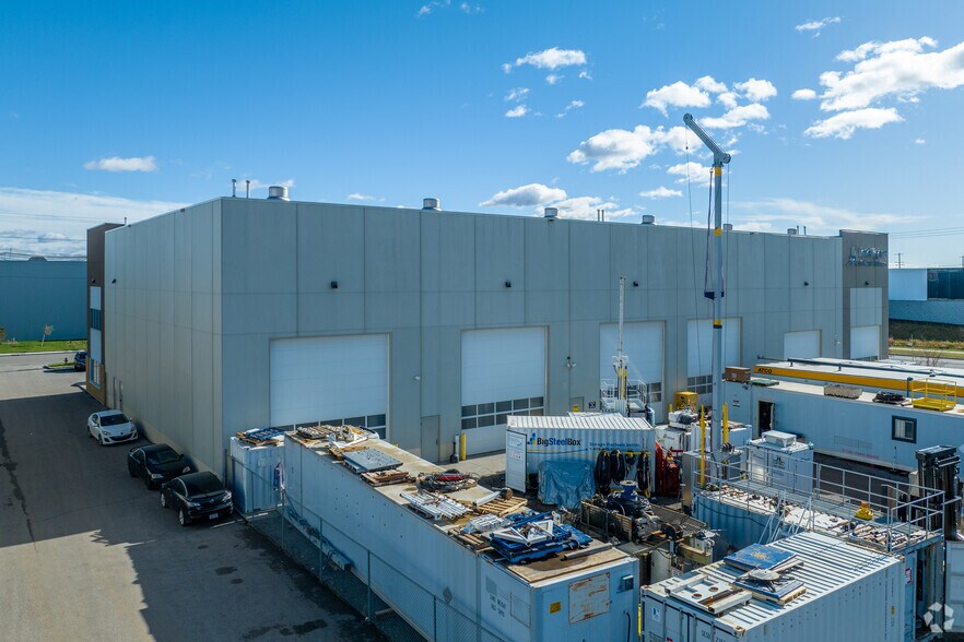 7615-7633 57th St SE, Calgary, AB à louer - Photo de l’immeuble – Image 3 sur 5