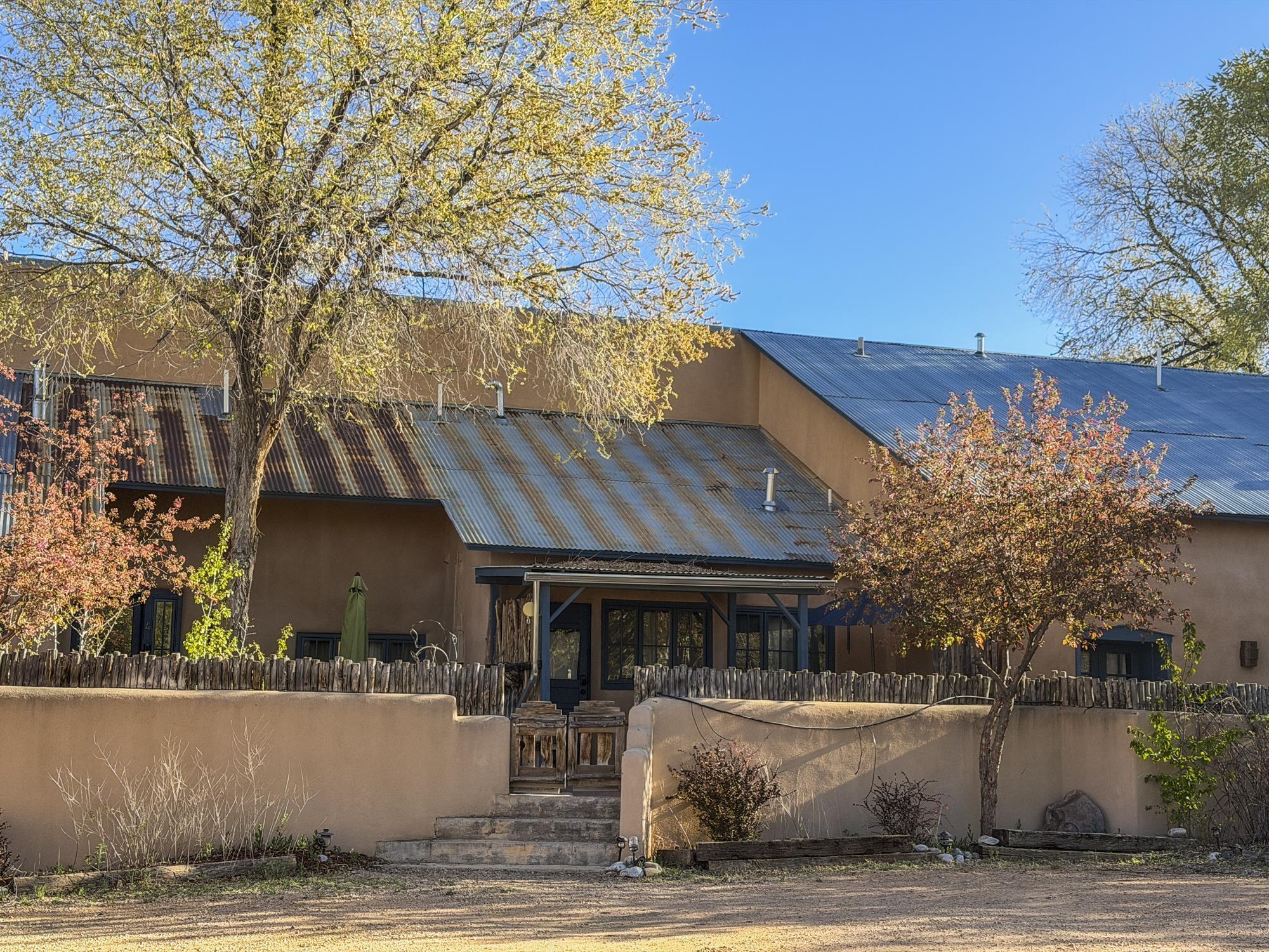 102 Padre Martinez Ln, Taos, NM à vendre Photo de l’immeuble– Image 1 sur 38