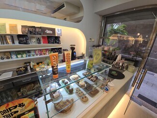 Plus de détails pour Local commercial à louer