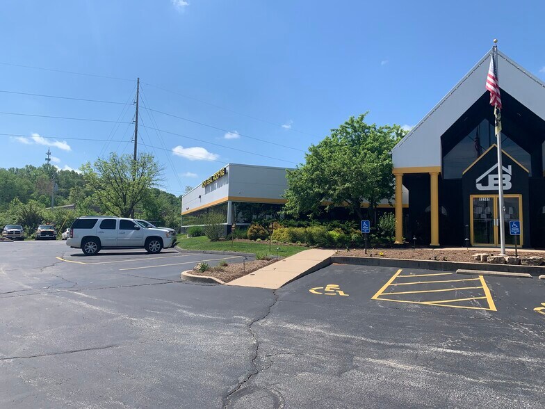 12181 Prichard Farm Rd, Maryland Heights, MO à vendre - Photo de l’immeuble – Image 2 sur 13