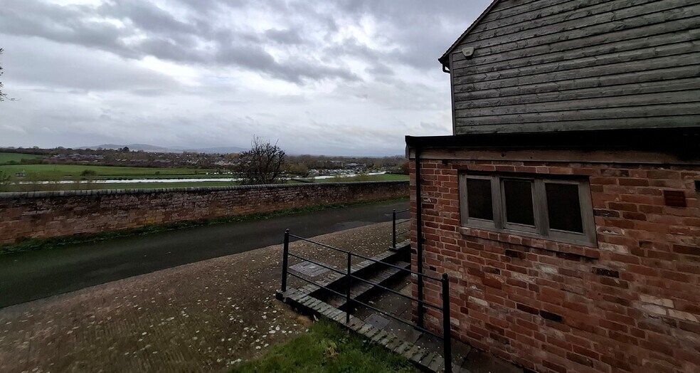 Mythe Rd, Tewkesbury à louer - Photo de l’immeuble – Image 2 sur 2