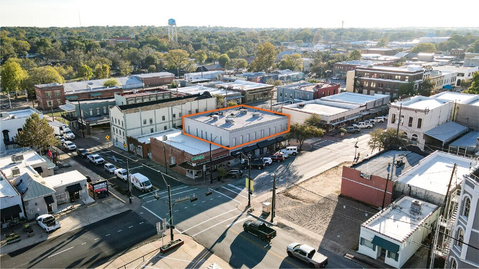 212-216 E Alamo St, Brenham, TX à louer - Photo de l’immeuble – Image 2 sur 14