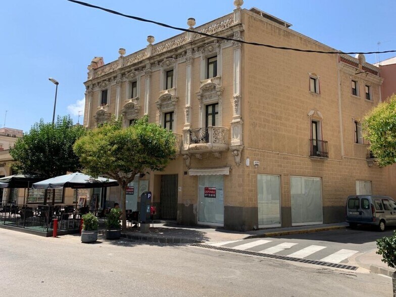 Avinguda de la Ràpita, Amposta, Tarragona à louer - Photo de l’immeuble – Image 2 sur 4