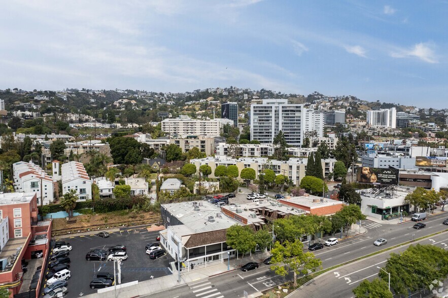 8543-8555 Santa Monica Blvd, West Hollywood, CA à louer - Photo de l’immeuble – Image 1 sur 9