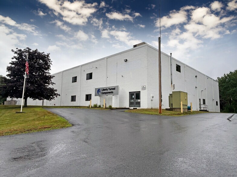 7 Nadeau Dr, Rochester, NH à louer - Photo de l’immeuble – Image 1 sur 1